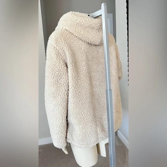 Urban Heritage Beige Sherpa Jacket – Size Small (Oversized Fit) - Picture 4 of 9